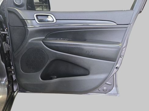 Used 2019 Jeep Grand Cherokee Limited w/ Luxury Group II image 12