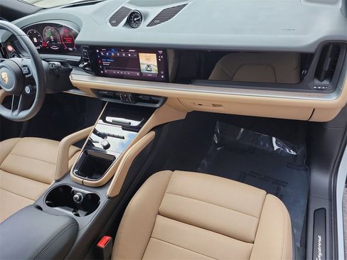 Used 2025 Porsche Cayenne E-Hybrid image 19