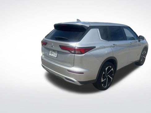 Used 2024 Mitsubishi Outlander SE FWD image 3