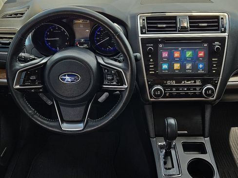 Used 2018 Subaru Outback 3.6R Touring AWD/4WD image 12
