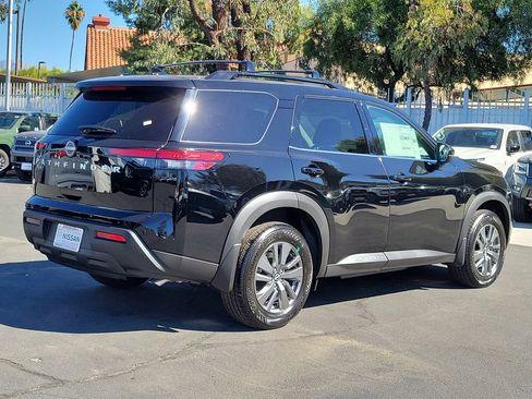 New 2025 Nissan Pathfinder SV image 2