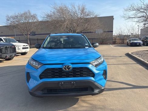 Used 2021 Toyota RAV4 LE image 2