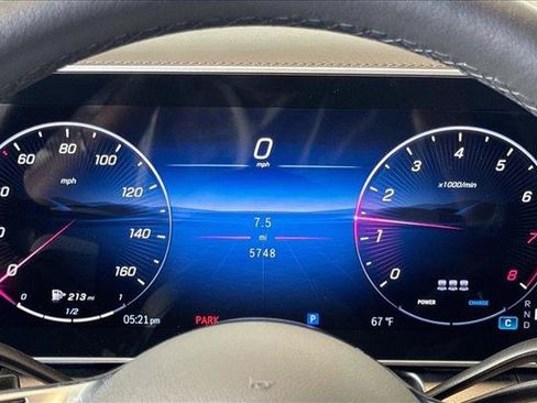 Used 2025 Mercedes-Benz GLC 300 image 12