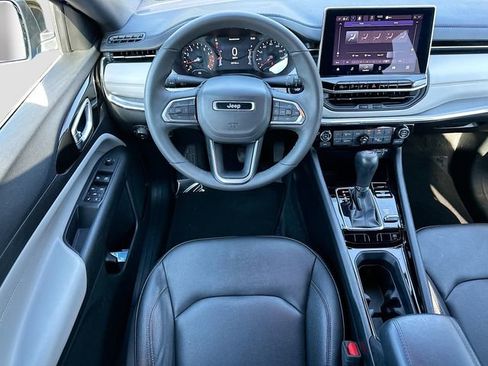 Used 2024 Jeep Compass Limited image 20