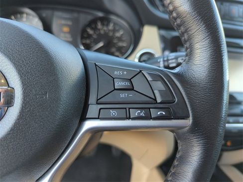 Used 2017 Nissan Rogue SL image 41