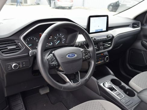 Used 2022 Ford Escape SE w/ SE Sport Appearance Package image 17