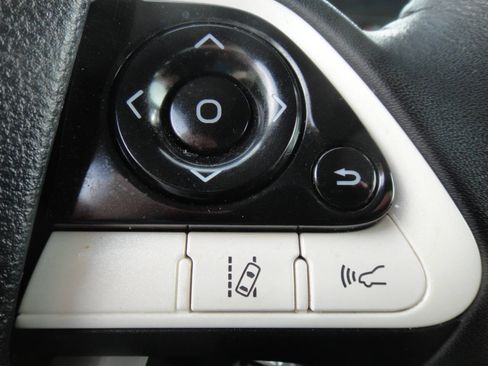 Used 2017 Toyota Prius Four Touring image 19