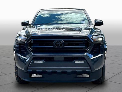 Used 2025 Toyota Tacoma SR5 image 4