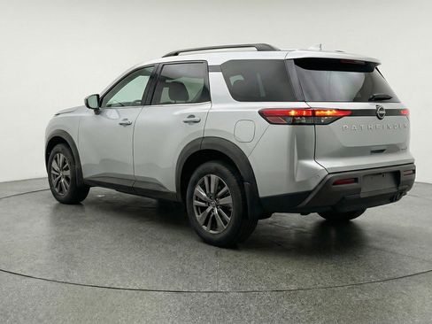 Used 2025 Nissan Pathfinder SV FWD image 6