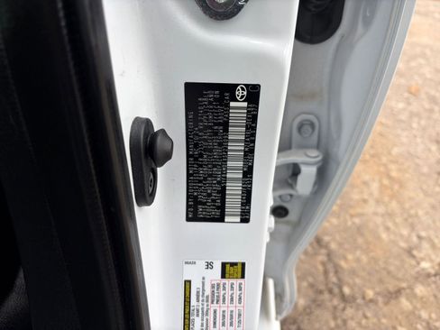 Used 2025 Toyota Corolla LE image 27