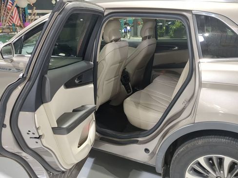 Used 2019 Lincoln Nautilus Select AWD/4WD image 12