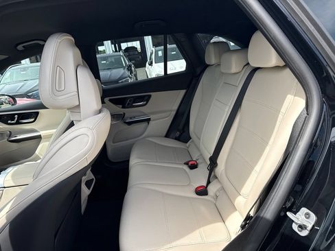 Used 2025 Mercedes-Benz GLC 300 4MATIC image 8
