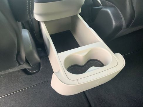 Used 2024 Chrysler Pacifica Limited image 19