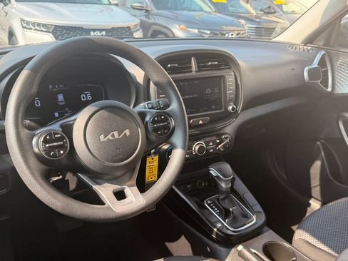 Used 2024 Kia Soul LX w/ Option Group 015 FWD image 17