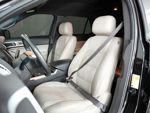 Used 2013 Ford Explorer XLT image 44