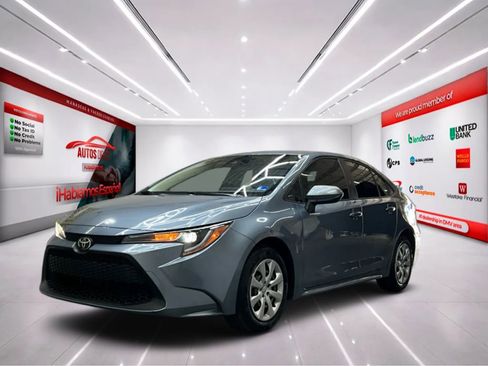 Used 2022 Toyota Corolla LE image 3