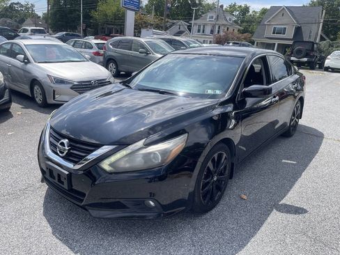 Used 2017 Nissan Altima 2.5 SR w/ Midnight Edition Package FWD image 1