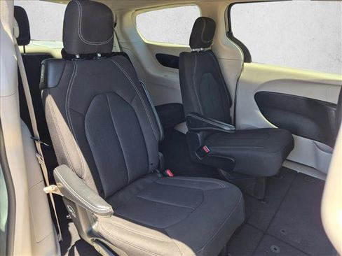 Used 2022 Chrysler Voyager LX FWD image 26