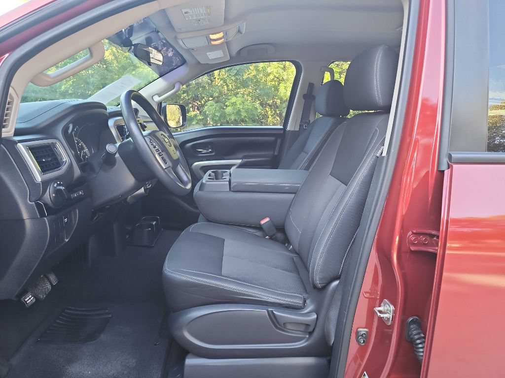 Used 2019 Nissan Titan SV AWD/4WD image 16