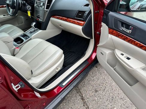 Used 2011 Subaru Outback 2.5i Limited image 16