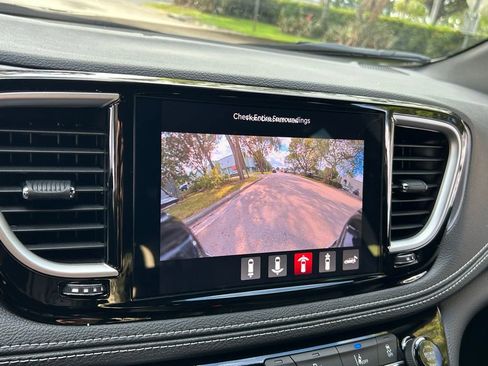 New 2026 Chrysler Pacifica Select image 21