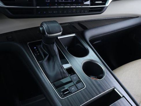 Certified 2022 Toyota Sienna Limited FWD image 26