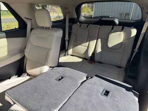 Certified 2023 Ford Explorer Platinum w/ Technology Package image 25