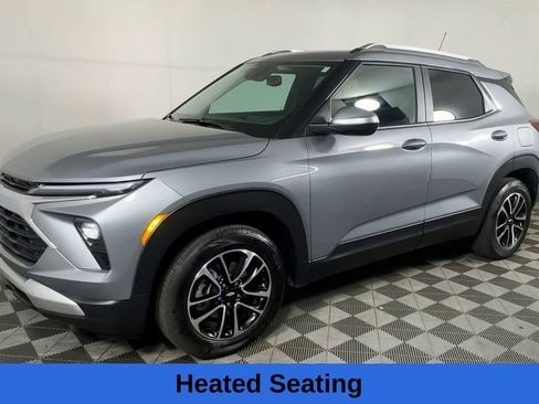 Used 2025 Chevrolet TrailBlazer LT w/ Convenience Package FWD image 6