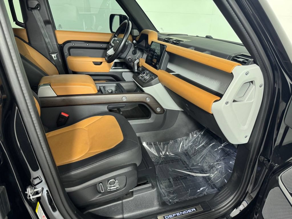 Used 2024 Land Rover Defender 130 X-Dynamic SE AWD/4WD image 36