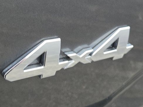 Used 2017 Toyota Tacoma Limited image 28