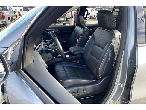 Used 2026 Chevrolet Traverse High Country image 27