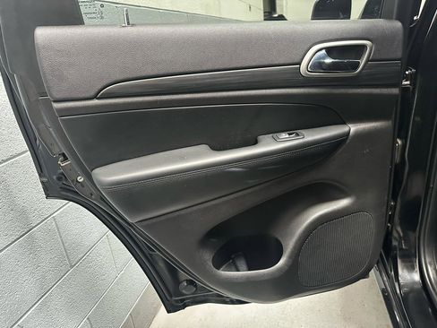 Used 2019 Jeep Grand Cherokee Altitude image 13
