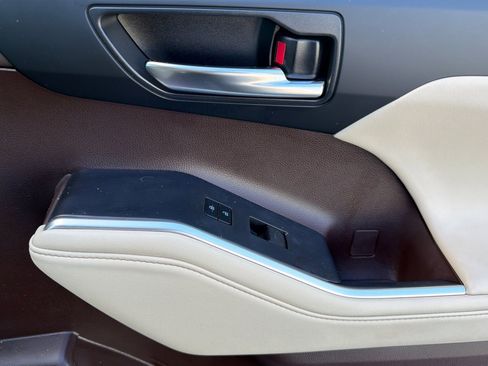 Used 2022 Toyota Highlander XLE image 22