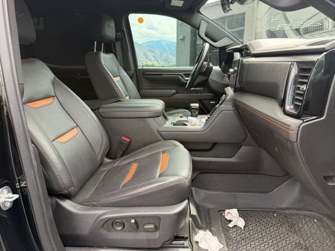 Used 2023 GMC Sierra 1500 AT4 w/ Technology Package AWD/4WD image 12