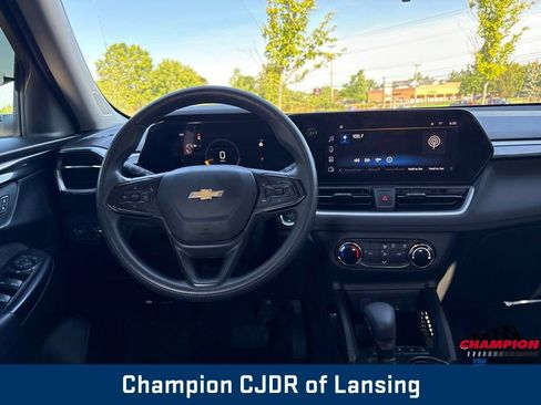 Used 2024 Chevrolet TrailBlazer LS w/ LS Convenience Package AWD/4WD image 2