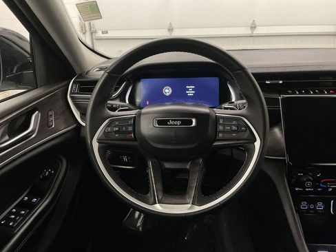 Used 2023 Jeep Grand Cherokee Limited image 5