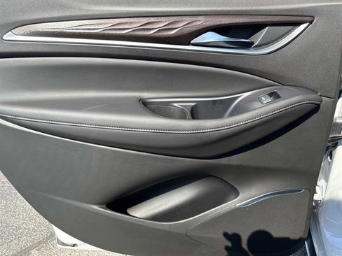 Used 2022 Buick Enclave Avenir image 12