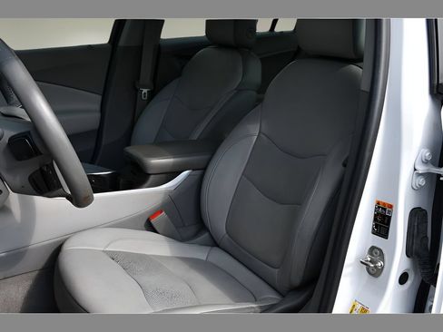 Used 2017 Chevrolet Volt LT w/ Comfort Package FWD image 14