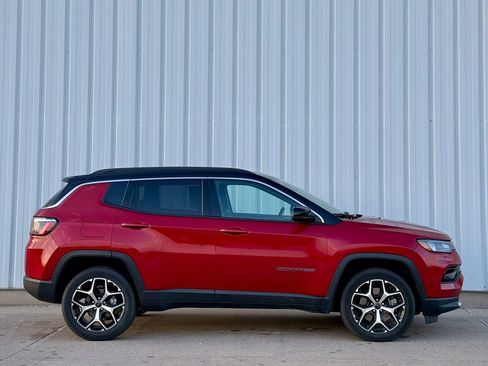 Used 2025 Jeep Compass Limited AWD/4WD image 7