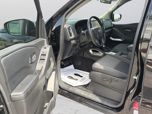 Certified 2025 Nissan Frontier SV RWD image 12