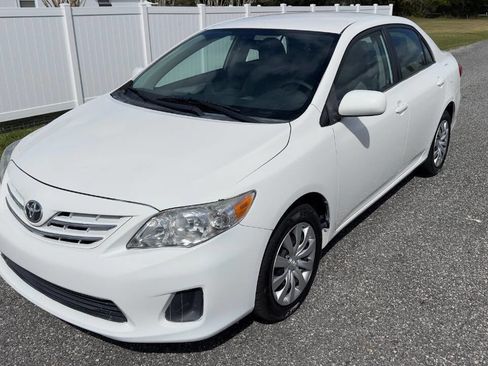 Used 2013 Toyota Corolla LE image 2