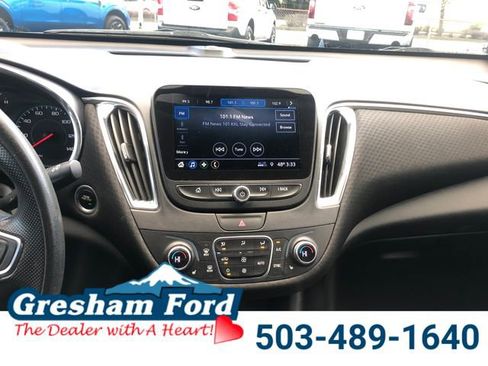 Used 2019 Chevrolet Malibu LT image 16