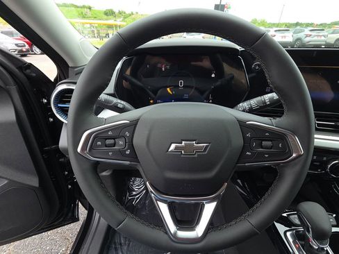 New 2026 Chevrolet Trax LT w/ Sunroof Package FWD image 17