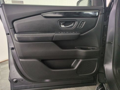 Certified 2025 Honda Pilot Touring image 14