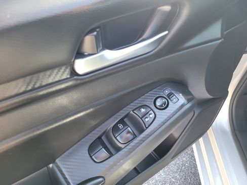 Used 2024 Nissan Altima 2.5 SV image 17