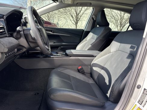 Used 2025 Toyota Camry XLE w/ Premium Plus Package image 16