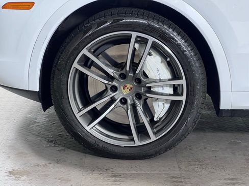 Used 2023 Porsche Cayenne Turbo AWD/4WD image 10