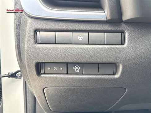 Used 2023 Nissan Rogue SV FWD image 20