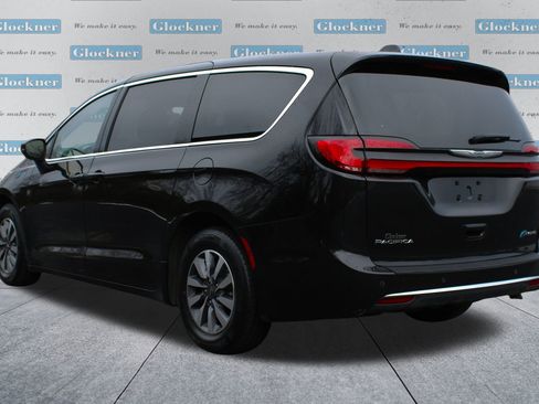 Used 2023 Chrysler Pacifica Touring-L image 8