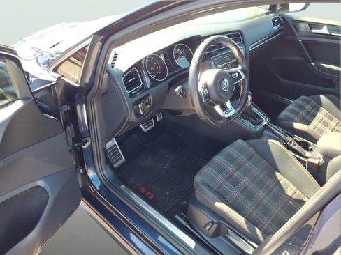 Used 2016 Volkswagen Golf S image 10